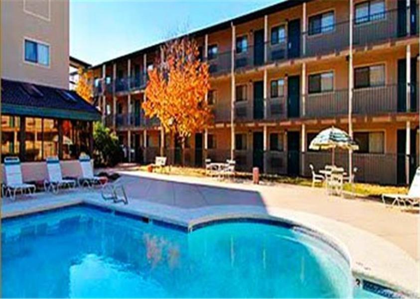 Howard Johnson Tulsa Exterior photo